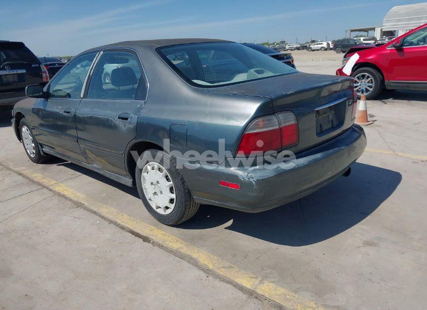 Photo 3 of 1996 Honda Accord LX/EX (VIN 1HGCD5633TA286104)