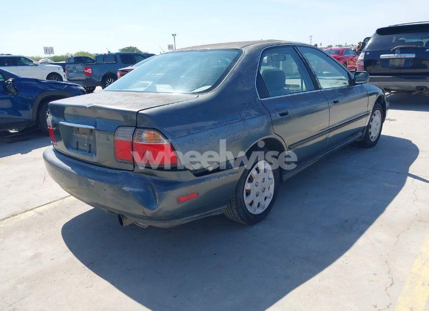 Photo 4 of 1996 Honda Accord LX/EX (VIN 1HGCD5633TA286104)