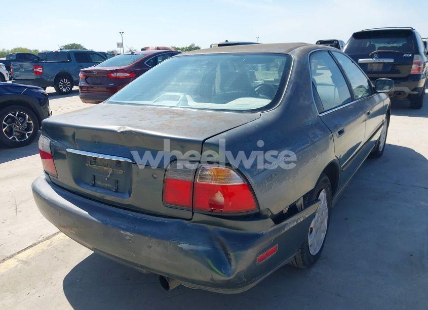 Photo 6 of 1996 Honda Accord LX/EX (VIN 1HGCD5633TA286104)