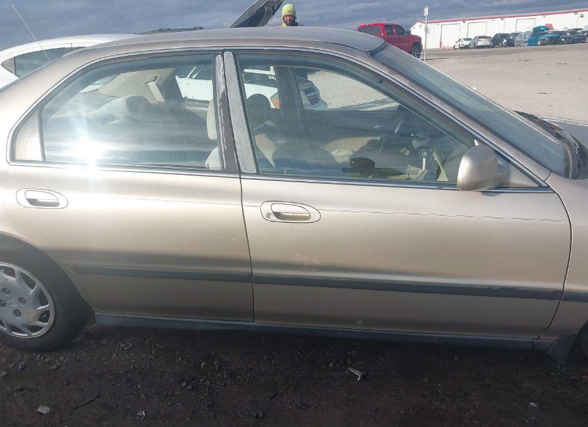 Photo 14 of 1994 Honda Accord LX/EX (VIN 1HGCD5634RA055799)