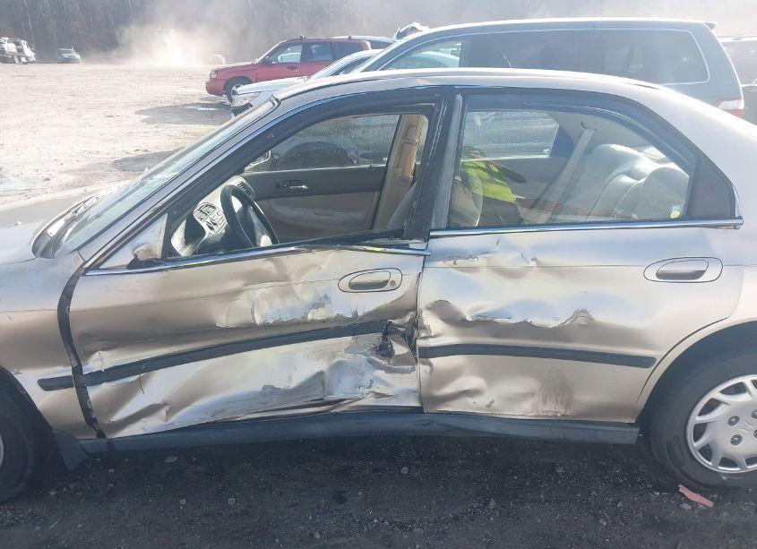 Photo 15 of 1994 Honda Accord LX/EX (VIN 1HGCD5634RA055799)