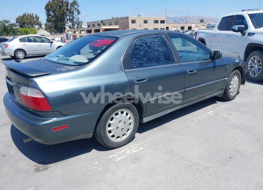 Photo 4 of 1997 Honda Accord LX (VIN 1HGCD5634VA121665)