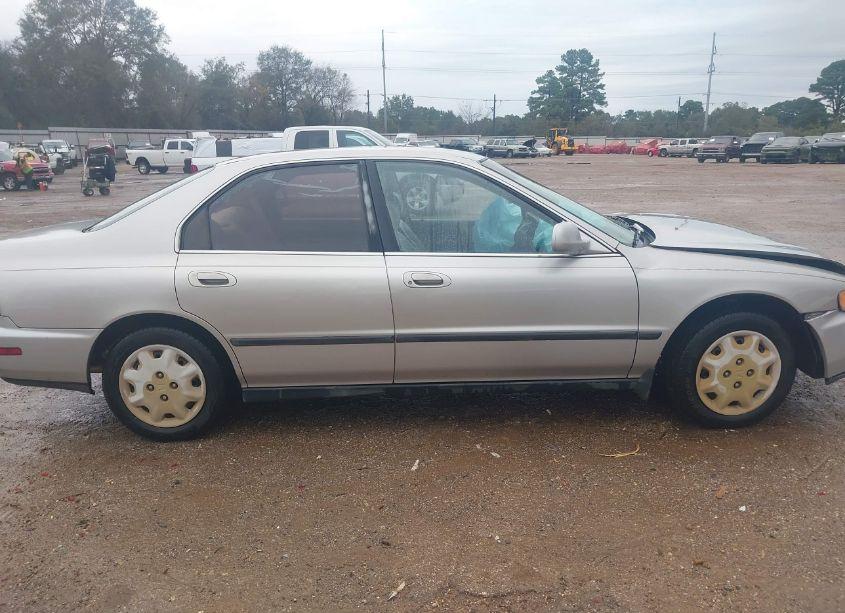 Photo 13 of 1996 Honda Accord LX/EX (VIN 1HGCD5635TA145373)