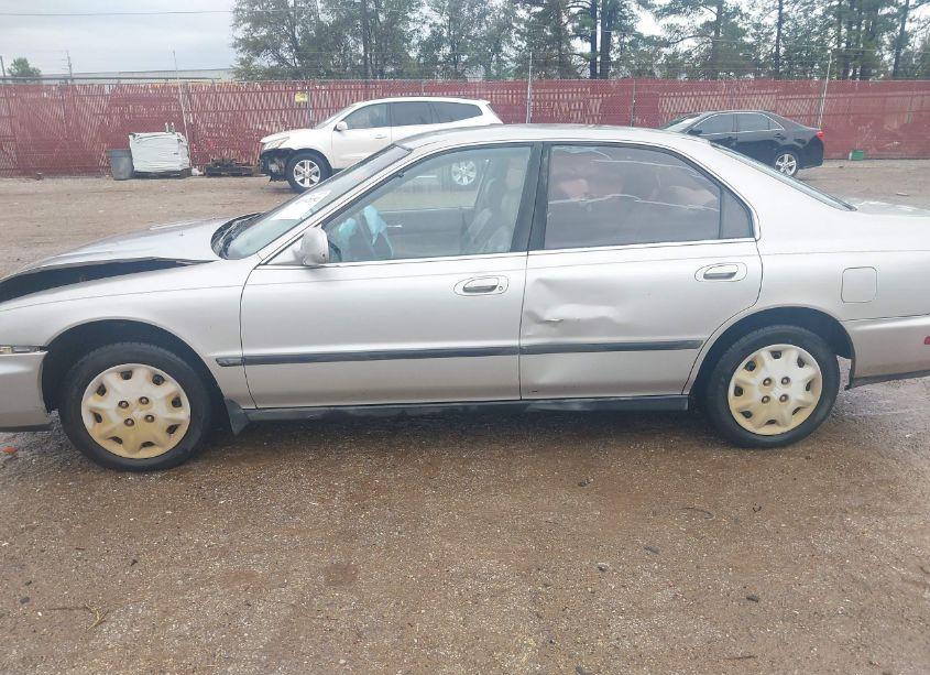 Photo 14 of 1996 Honda Accord LX/EX (VIN 1HGCD5635TA145373)
