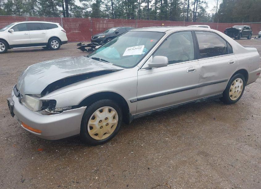 Photo 2 of 1996 Honda Accord LX/EX (VIN 1HGCD5635TA145373)