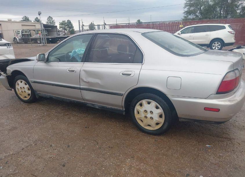 Photo 3 of 1996 Honda Accord LX/EX (VIN 1HGCD5635TA145373)