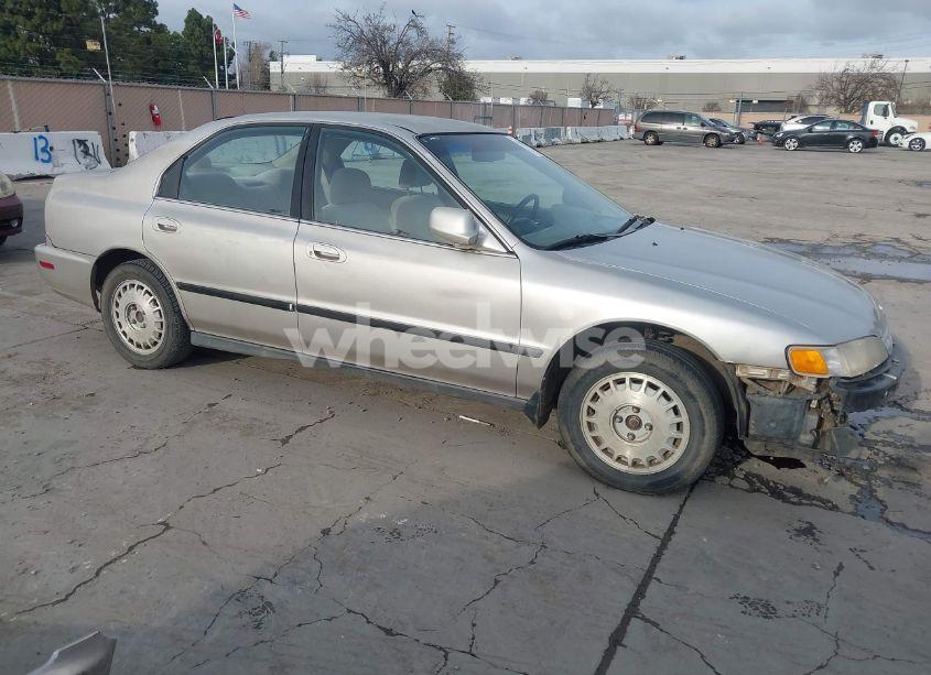 1997 Honda Accord LX (VIN 1HGCD5635VA269971) main photo