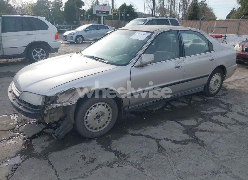 Photo 2 of 1997 Honda Accord LX (VIN 1HGCD5635VA269971)
