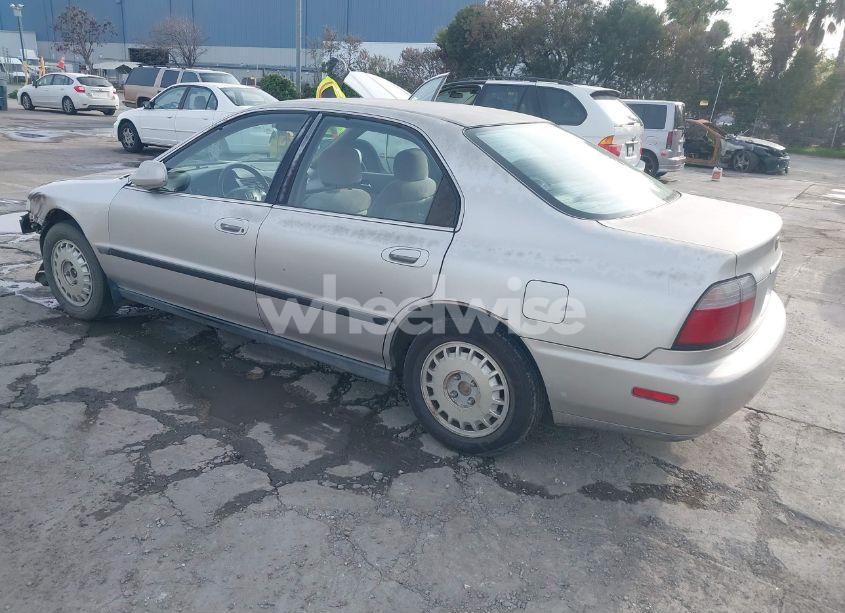 Photo 3 of 1997 Honda Accord LX (VIN 1HGCD5635VA269971)