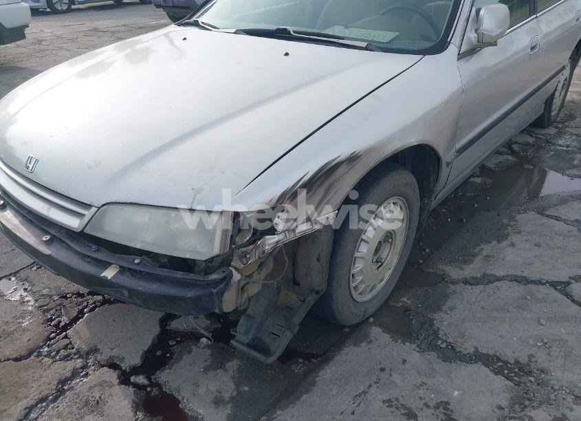 Photo 6 of 1997 Honda Accord LX (VIN 1HGCD5635VA269971)