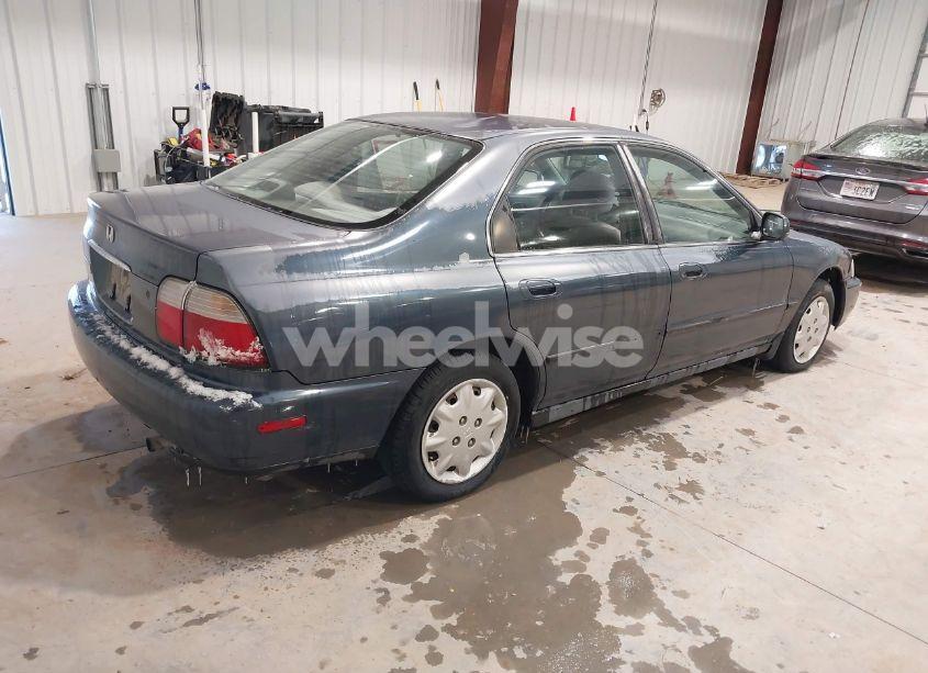 Photo 4 of 1997 Honda Accord LX (VIN 1HGCD5636VA042532)