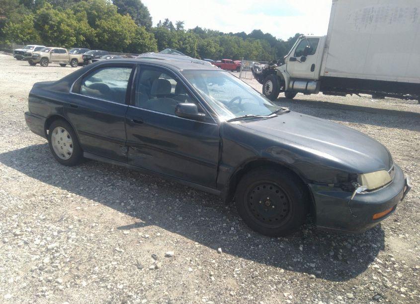 1997 Honda Accord LX (VIN 1HGCD5636VA065003) main photo