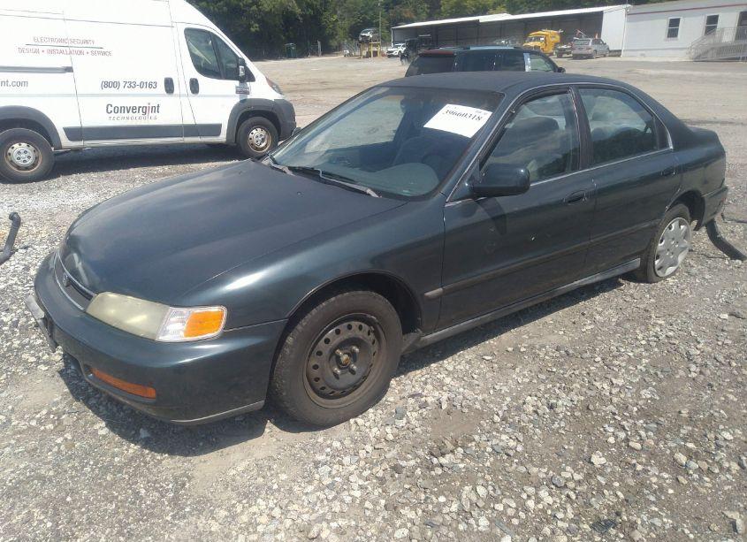 Photo 2 of 1997 Honda Accord LX (VIN 1HGCD5636VA065003)