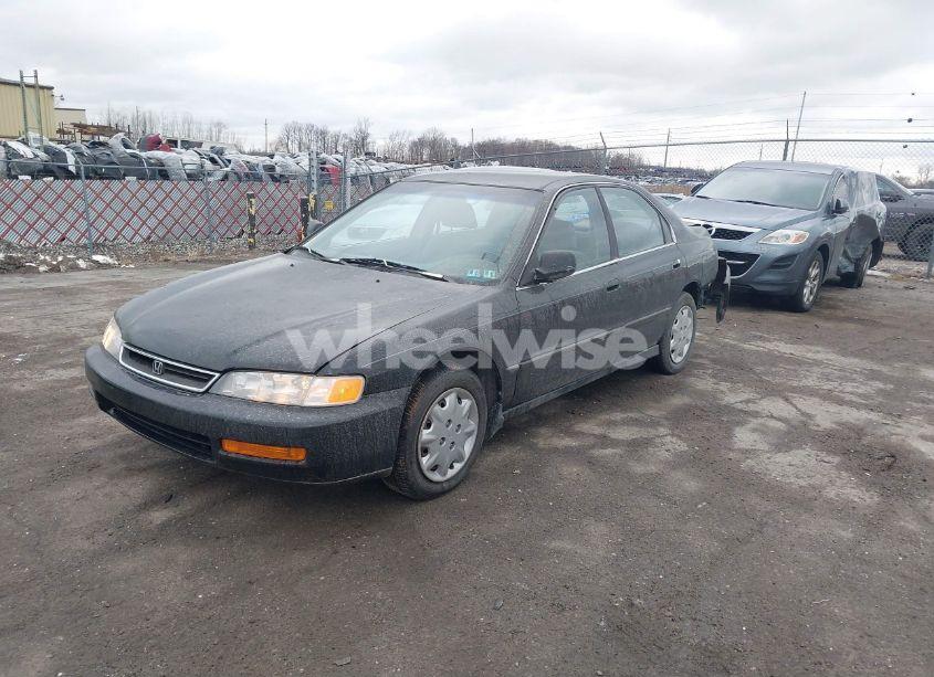 Photo 2 of 1996 Honda Accord LX/EX (VIN 1HGCD5637TA254806)