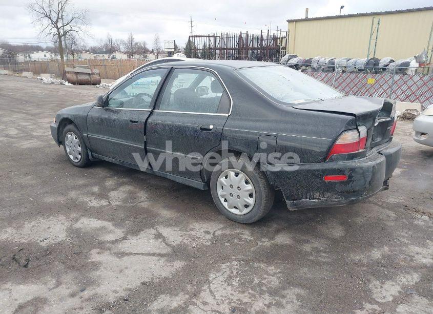 Photo 3 of 1996 Honda Accord LX/EX (VIN 1HGCD5637TA254806)