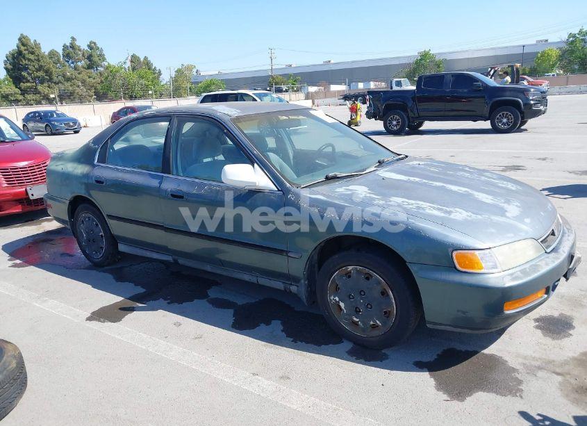 1997 Honda Accord LX (VIN 1HGCD5637VA212185) main photo