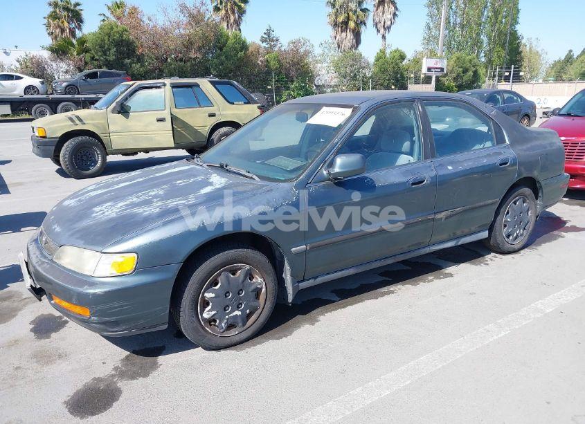 Photo 2 of 1997 Honda Accord LX (VIN 1HGCD5637VA212185)