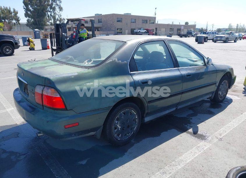 Photo 4 of 1997 Honda Accord LX (VIN 1HGCD5637VA212185)