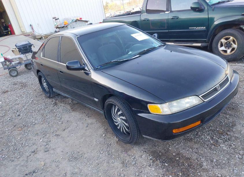 1997 Honda Accord LX (VIN 1HGCD5637VA233943) main photo
