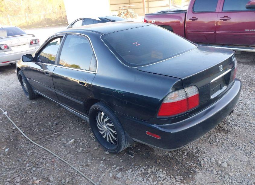 Photo 3 of 1997 Honda Accord LX (VIN 1HGCD5637VA233943)