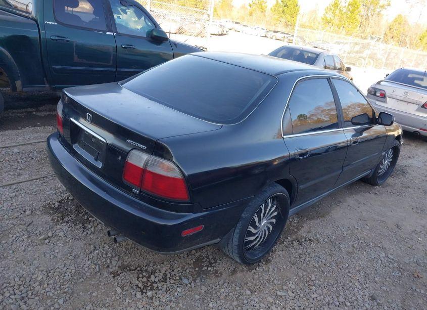 Photo 4 of 1997 Honda Accord LX (VIN 1HGCD5637VA233943)