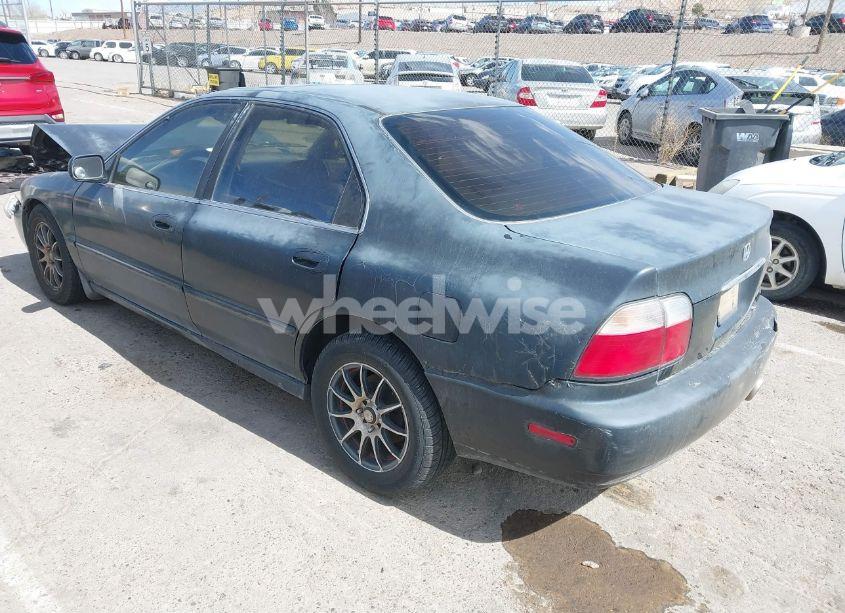 Photo 3 of 1997 Honda Accord LX (VIN 1HGCD5637VA266960)