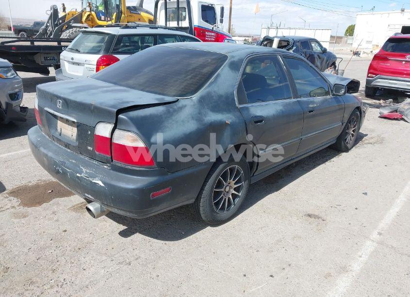 Photo 4 of 1997 Honda Accord LX (VIN 1HGCD5637VA266960)