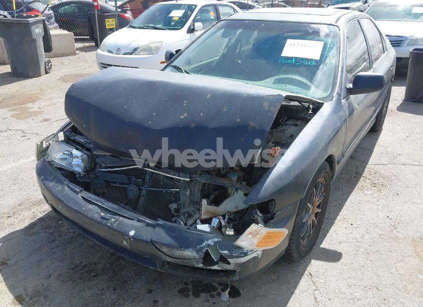 Photo 6 of 1997 Honda Accord LX (VIN 1HGCD5637VA266960)