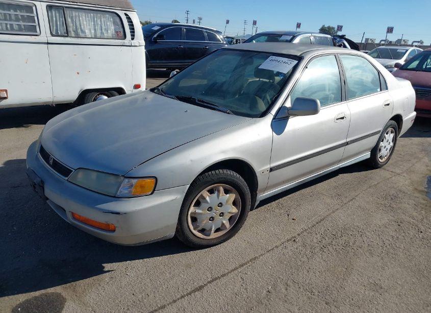Photo 2 of 1996 Honda Accord LX/EX (VIN 1HGCD5638TA088201)