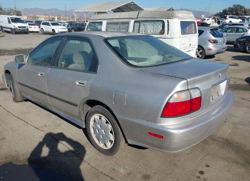 Photo 3 of 1996 Honda Accord LX/EX (VIN 1HGCD5638TA088201)