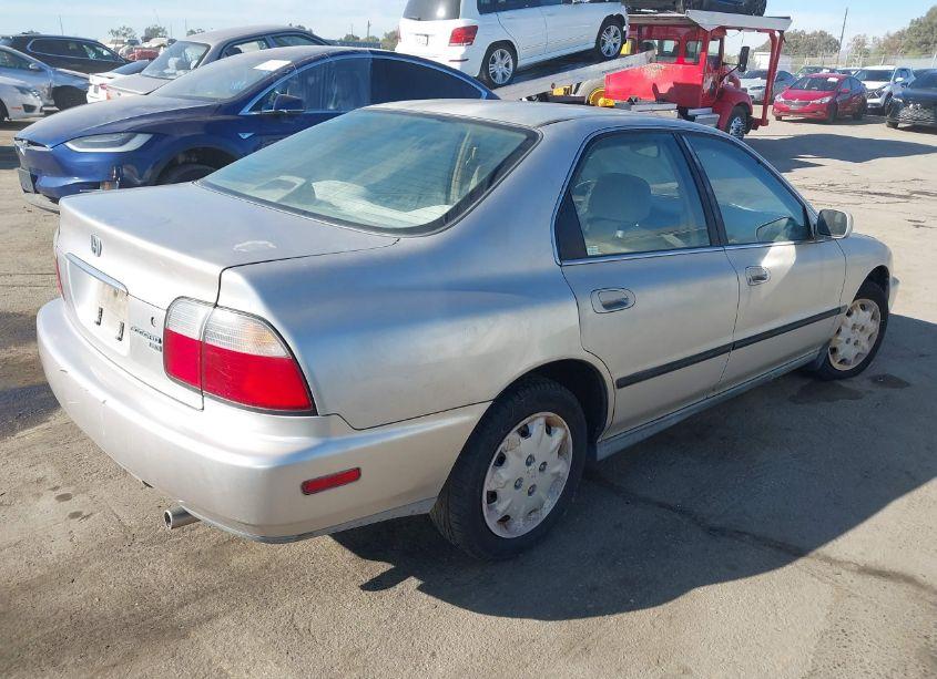 Photo 4 of 1996 Honda Accord LX/EX (VIN 1HGCD5638TA088201)