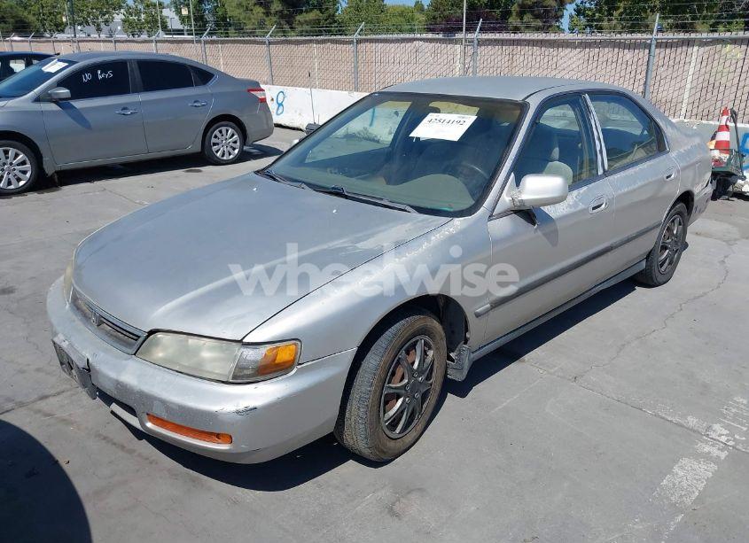 Photo 2 of 1996 Honda Accord LX/EX (VIN 1HGCD5638TA119057)