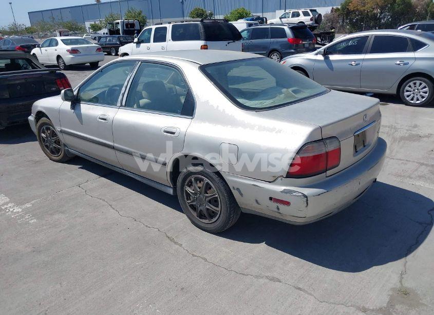 Photo 3 of 1996 Honda Accord LX/EX (VIN 1HGCD5638TA119057)