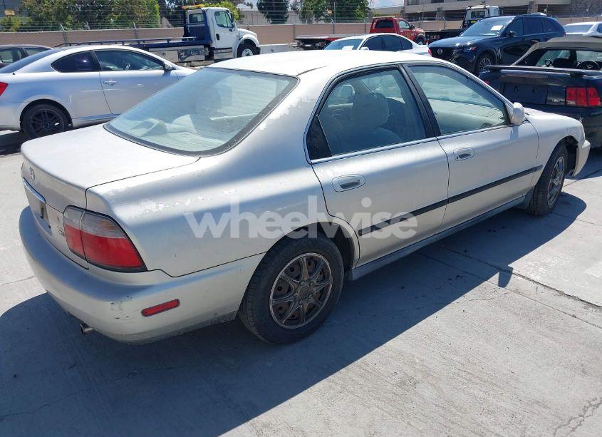 Photo 4 of 1996 Honda Accord LX/EX (VIN 1HGCD5638TA119057)