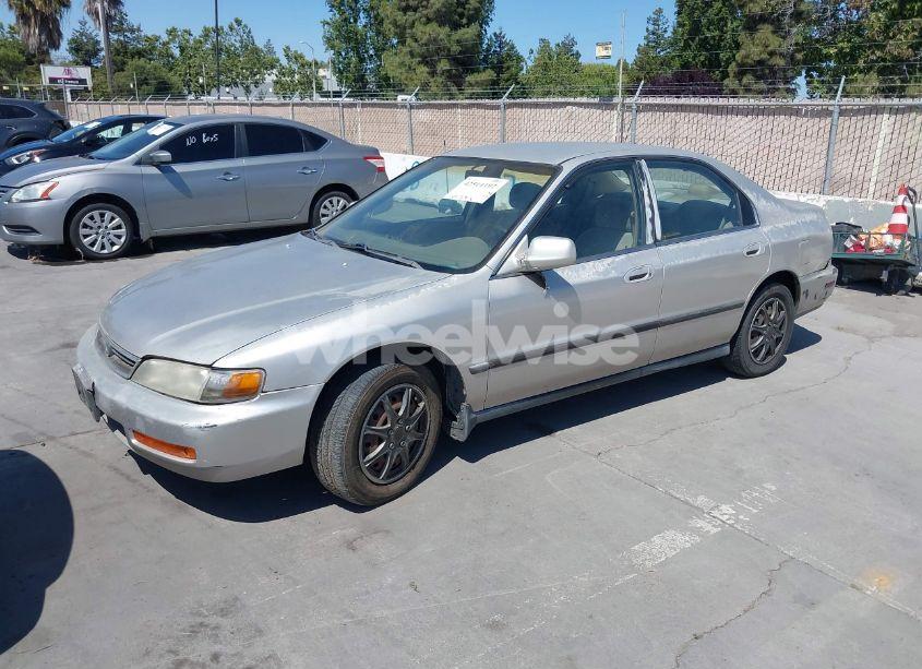 Photo 6 of 1996 Honda Accord LX/EX (VIN 1HGCD5638TA119057)