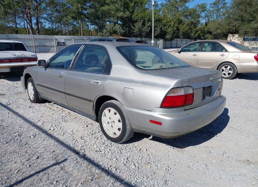 Photo 3 of 1996 Honda Accord LX/EX (VIN 1HGCD5638TA120189)