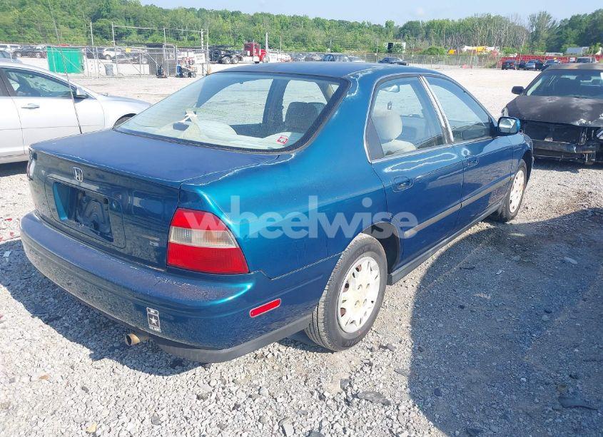 Photo 4 of 1995 Honda Accord LX/EX (VIN 1HGCD5639SA112648)
