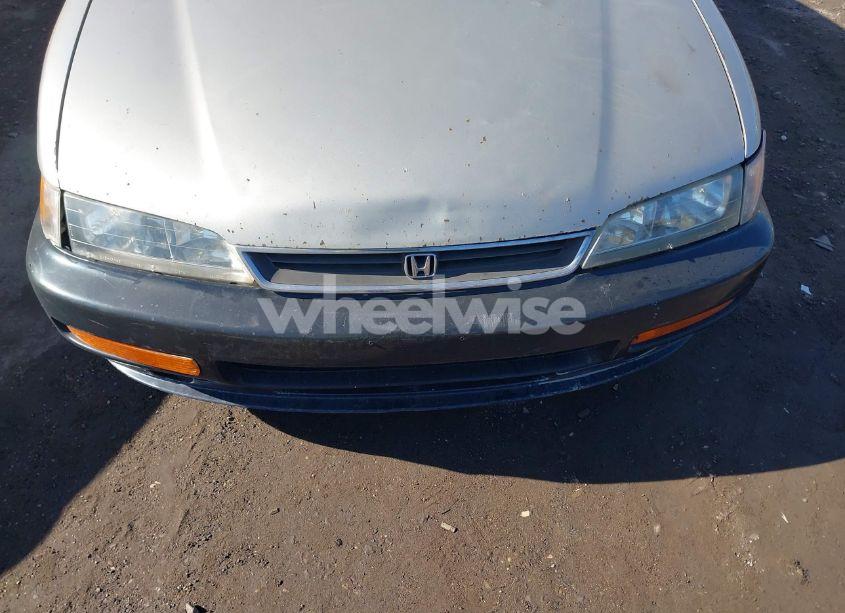 Photo 10 of 1996 Honda Accord LX/EX (VIN 1HGCD5639TA032042)