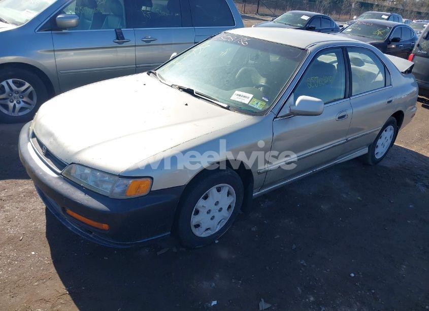 Photo 2 of 1996 Honda Accord LX/EX (VIN 1HGCD5639TA032042)