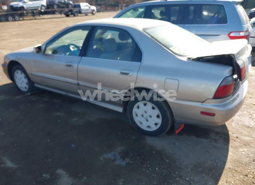 Photo 3 of 1996 Honda Accord LX/EX (VIN 1HGCD5639TA032042)