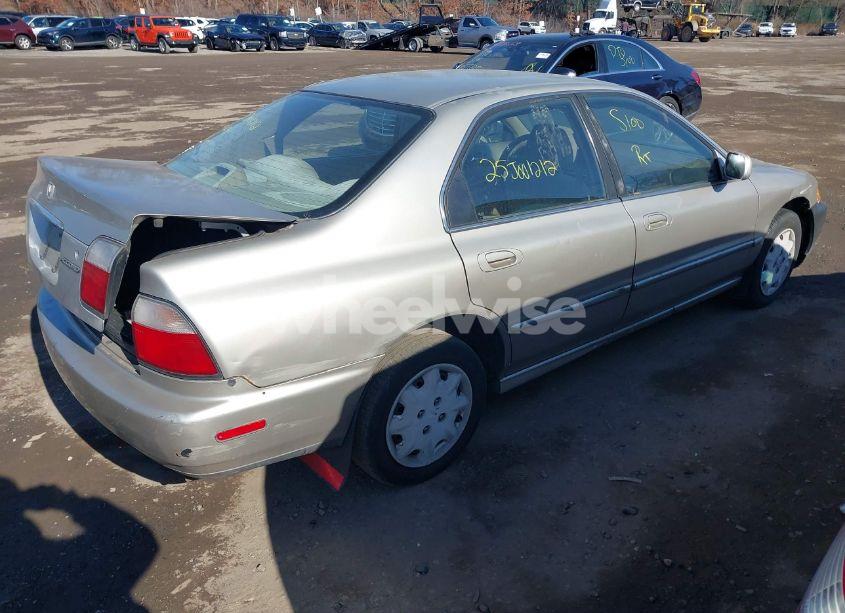 Photo 4 of 1996 Honda Accord LX/EX (VIN 1HGCD5639TA032042)