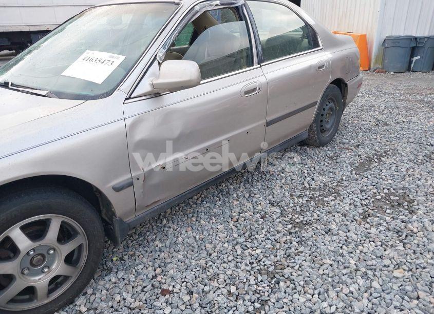 Photo 15 of 1996 Honda Accord LX/EX (VIN 1HGCD5639TA033224)