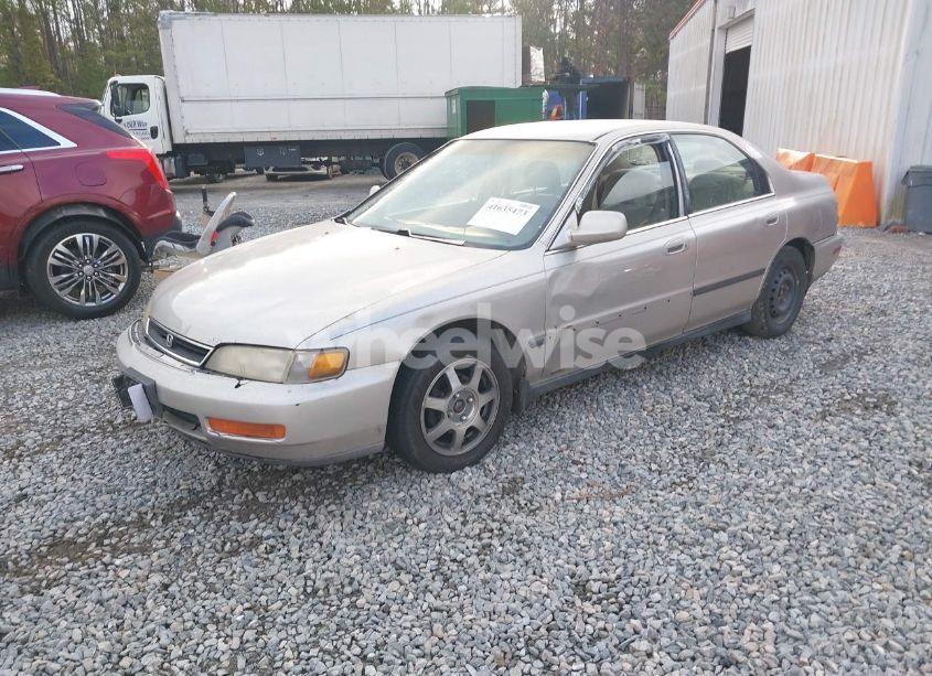 Photo 2 of 1996 Honda Accord LX/EX (VIN 1HGCD5639TA033224)