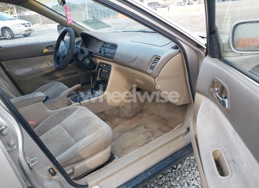 Photo 5 of 1996 Honda Accord LX/EX (VIN 1HGCD5639TA033224)