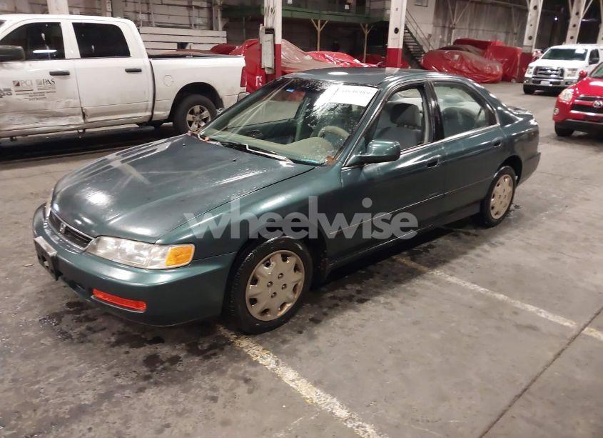 Photo 2 of 1996 Honda Accord LX/EX (VIN 1HGCD5639TA189876)