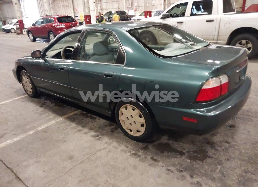 Photo 3 of 1996 Honda Accord LX/EX (VIN 1HGCD5639TA189876)