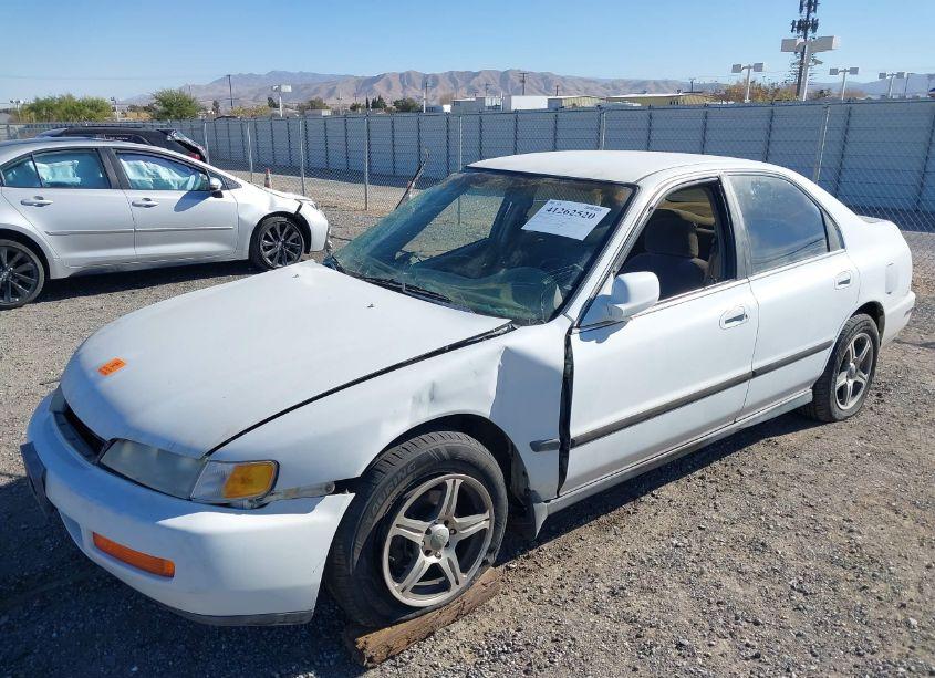 Photo 2 of 1996 Honda Accord LX/EX (VIN 1HGCD5639TA283210)