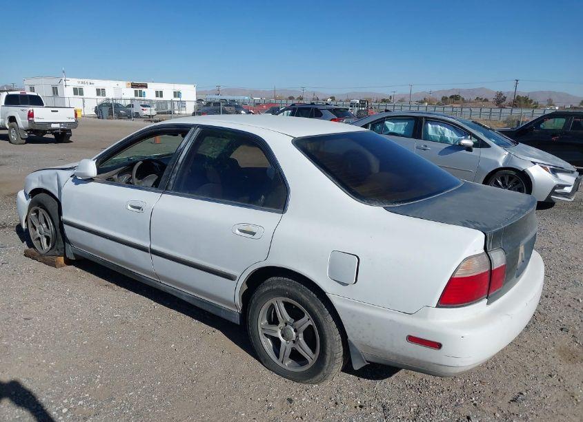 Photo 3 of 1996 Honda Accord LX/EX (VIN 1HGCD5639TA283210)