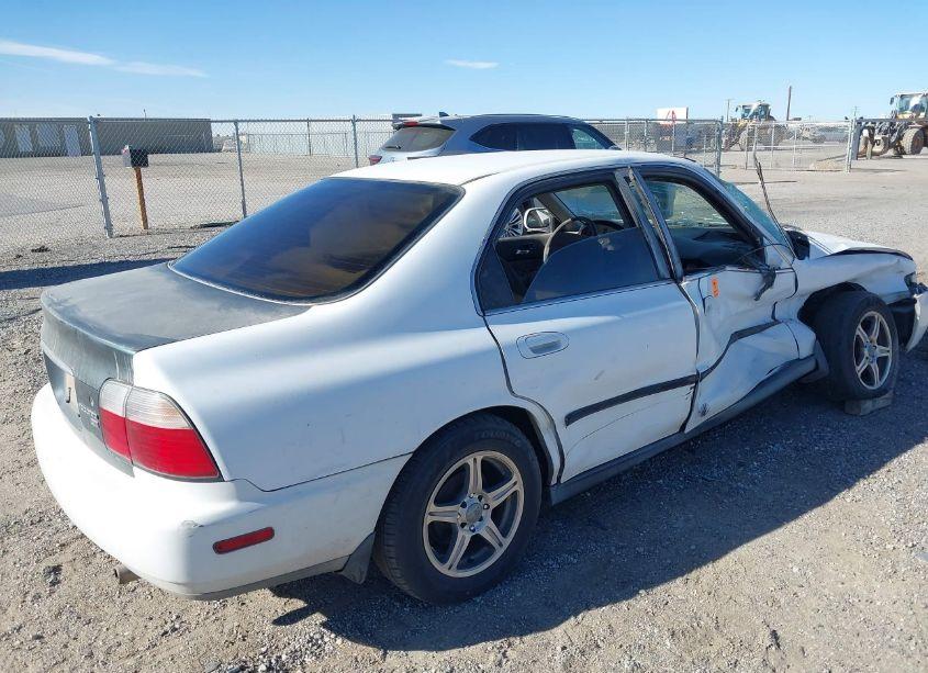 Photo 4 of 1996 Honda Accord LX/EX (VIN 1HGCD5639TA283210)