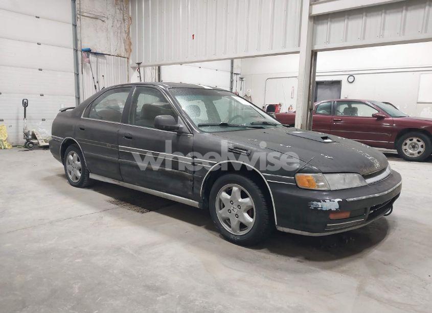 1997 Honda Accord LX (VIN 1HGCD5639VA008584) main photo